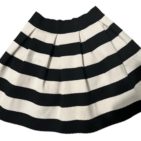 NWT, Express Black White Striped Structured Stretch Pouf Skater Mini Skirt, Sz S - Picture 11 of 14